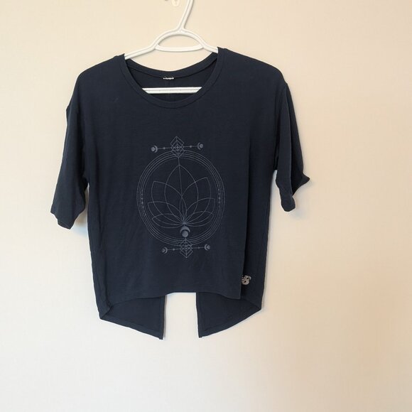 New Balance, graphic tee, navy blue, size small ( estimated) - Picture 7 of 9